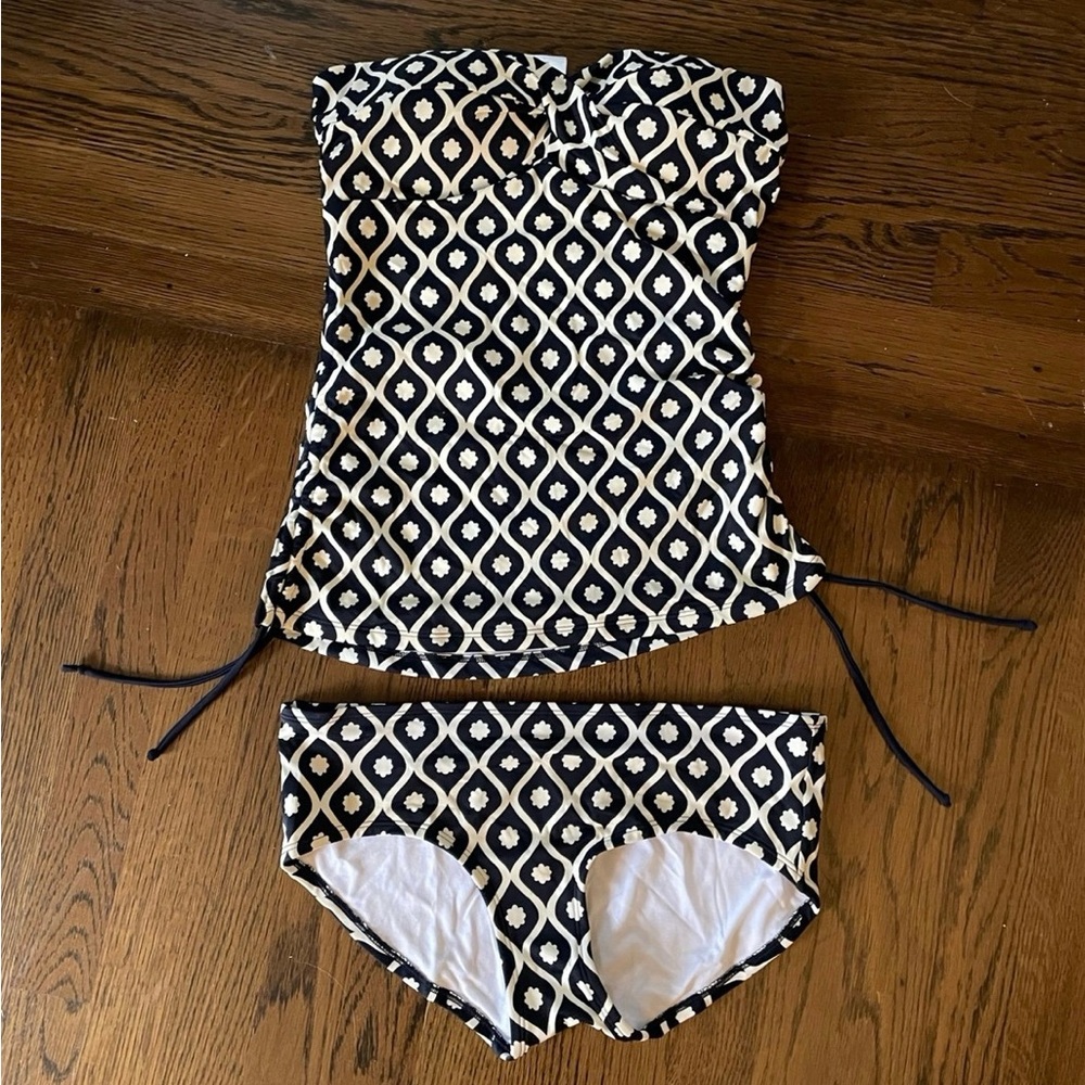 Boden tankini set. Top size 8. Bottom size 6.